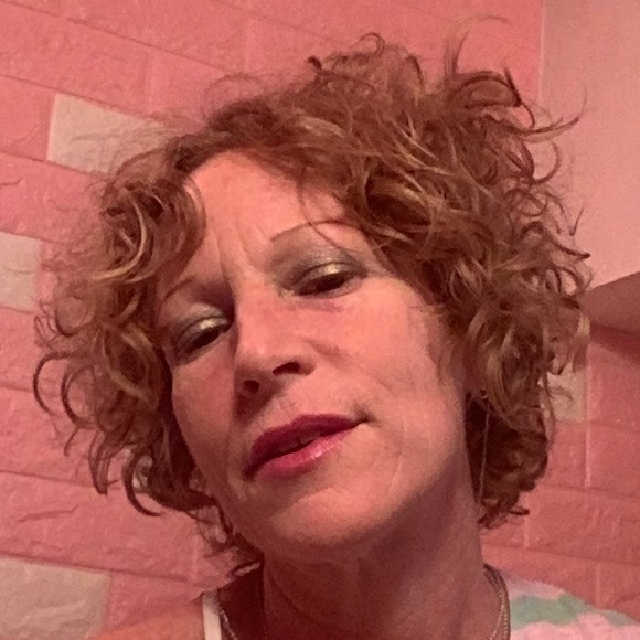 Meet your Posher, Kelly - Picture 2 of 3